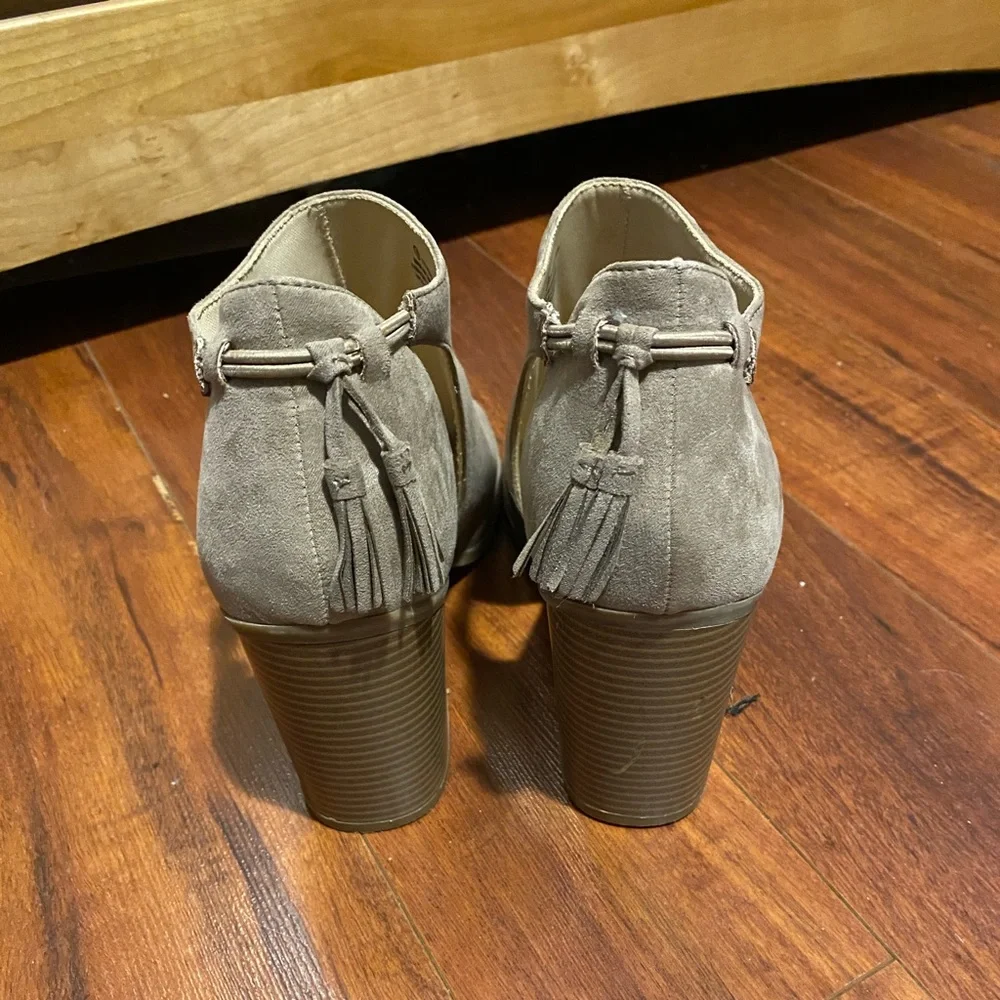 George heels - Picture 2 of 5